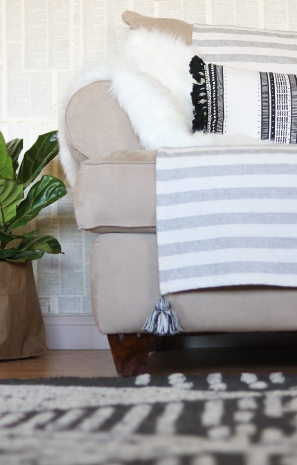 DIY TASSEL THROW PILLOW OUT OF A PLACEMAT SUPER QUICK AND EASY