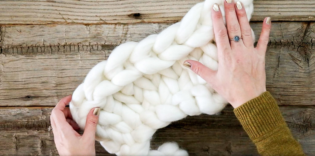 Chunky Knit Blanket DIY - Find out how to Chunky knit a Throw Blanket ...