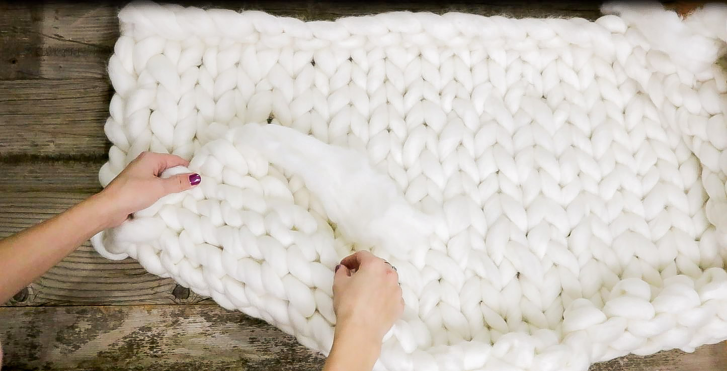 Chunky Knit Blanket DIY - Find out how to Chunky knit a Throw Blanket In 3  Easy Steps