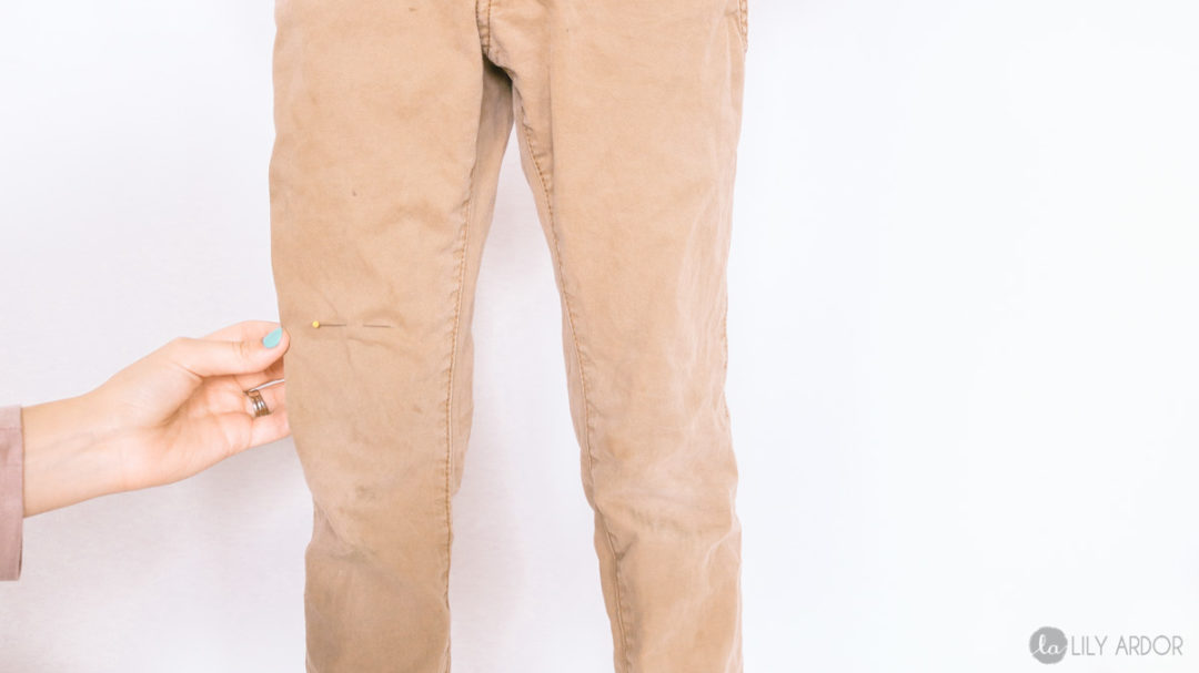 HOW TO CUT JEANS INTO SHORTS 4 EASY STEPS 10 MINUTES