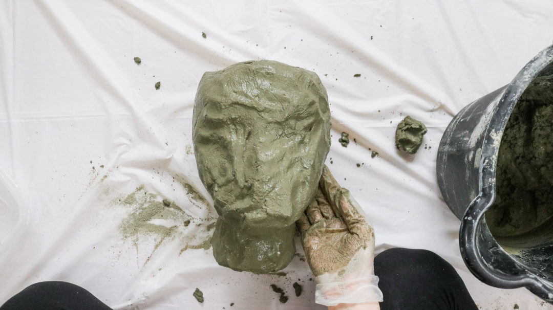 DIY HEAD PLANTER USING CONCRETE + GARDEN DIYS