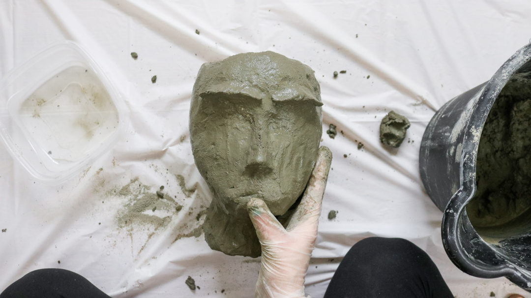 DIY HEAD PLANTER USING CONCRETE + GARDEN DIYS