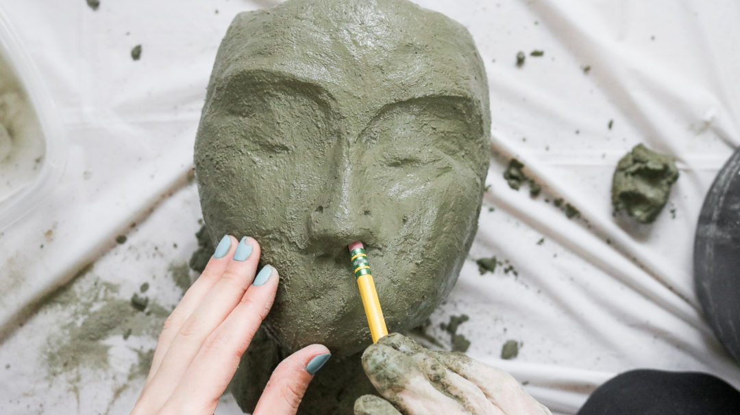 DIY HEAD PLANTER USING CONCRETE + GARDEN DIYS