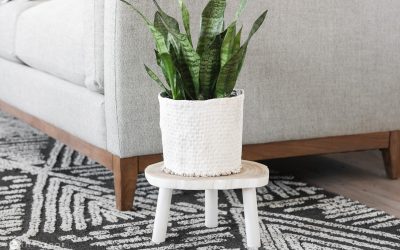 Old Planter Makeover With Burlap and Plaster