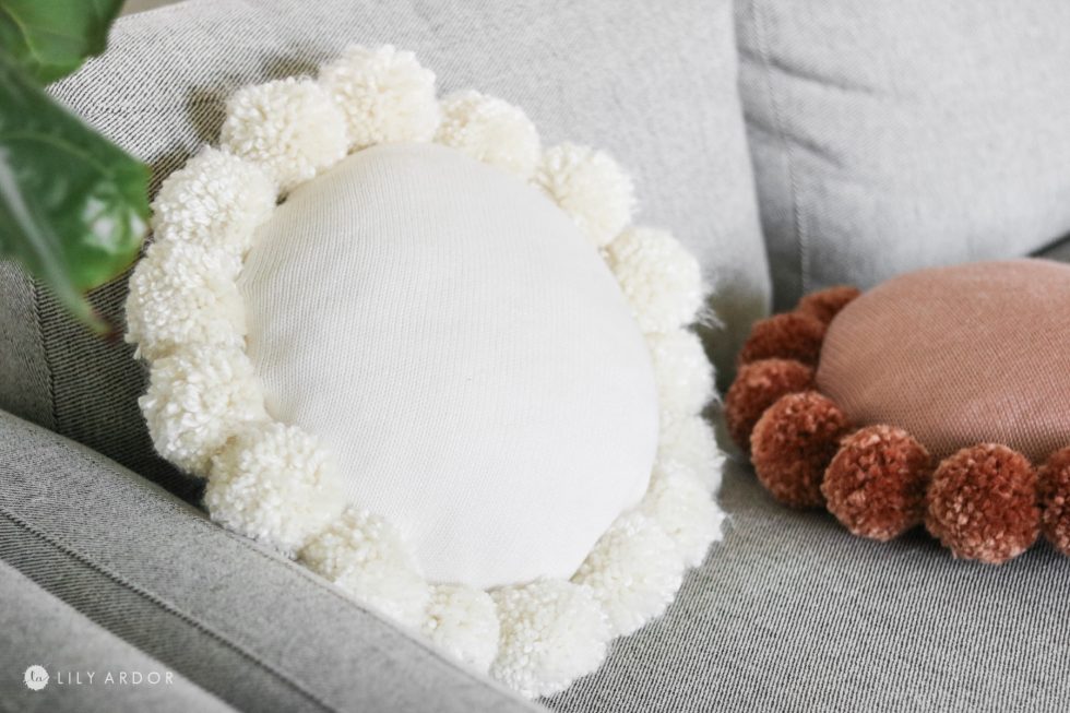 DIY Round Throw Pillow WITH POM POMS! USE THRIFTED SWEATER!