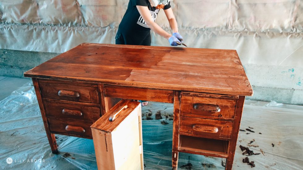 HOW TO REFINISH A DESK Lily Ardor