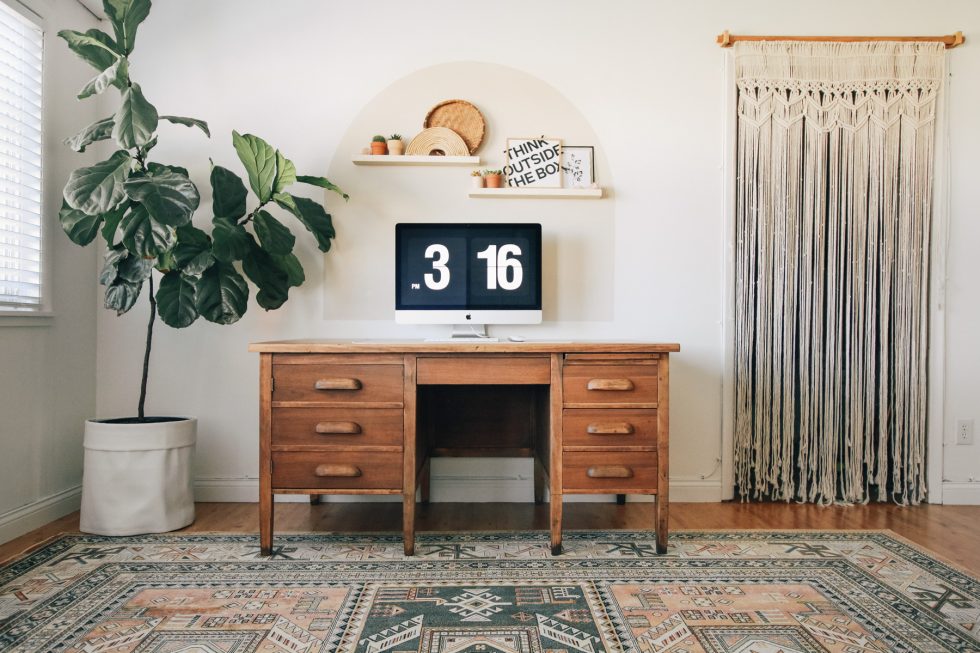 HOW TO REFINISH A DESK Lily Ardor