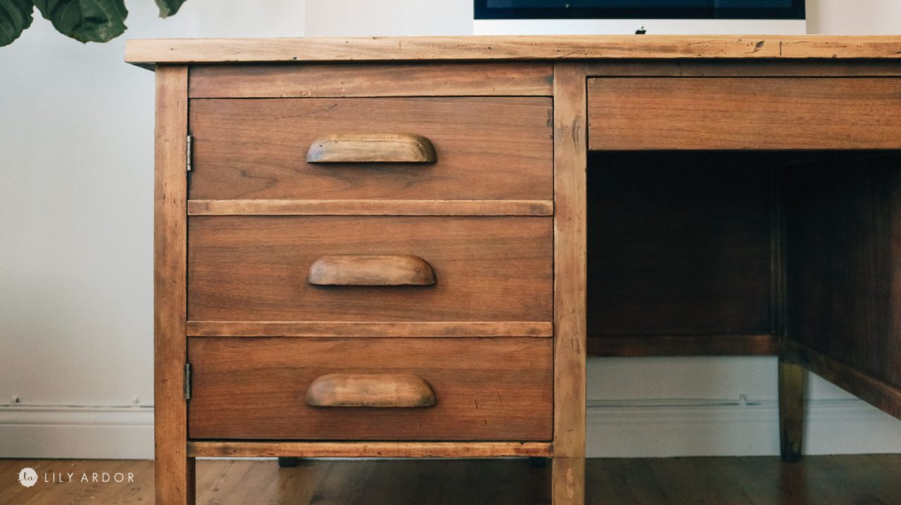 HOW TO REFINISH A DESK Lily Ardor