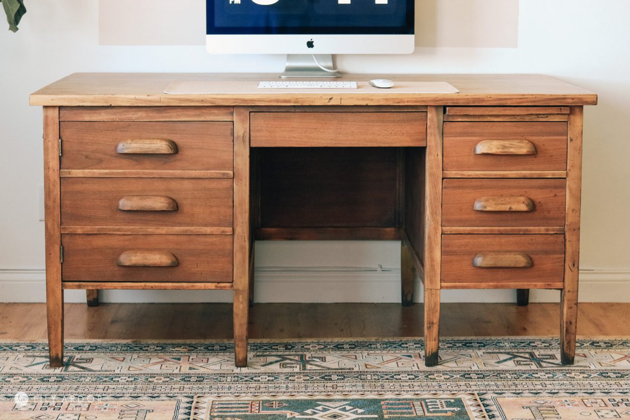 HOW TO REFINISH A DESK Lily Ardor