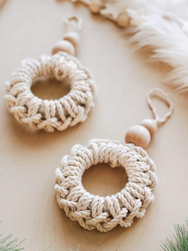 CHRISTMAS ORNAMENTS FROM  RECYCLED LIDS!