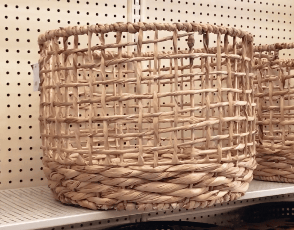 HOW TO STYLE A CHRISTMAS TREE IN A BASKET Lily Ardor