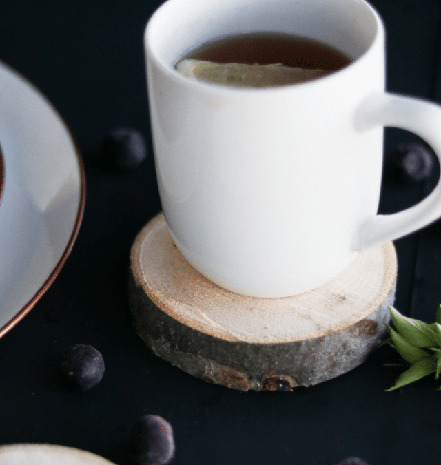 DIY RUSTIC WOOD COASTERS