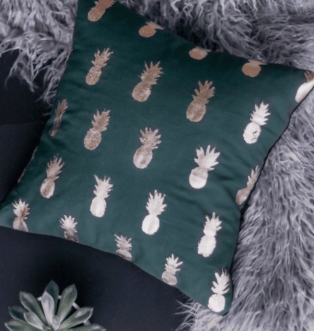 DIY PINEAPPLE THROW PILLOW