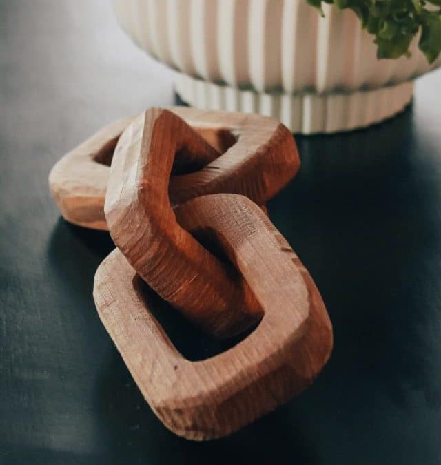 DIY Table Decor – Wood Chain Link Tutorial