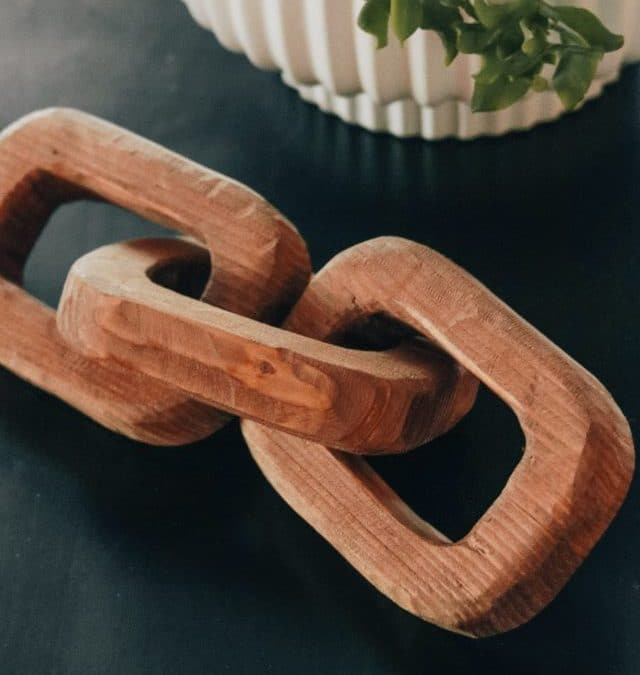 TABLE DECOR DIY Wood Chain Links